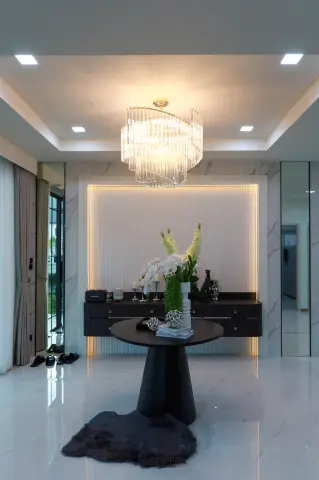 ห้องรับแขก · บ้านตัวอย่าง The Thames by สิรารมย์ โคราช