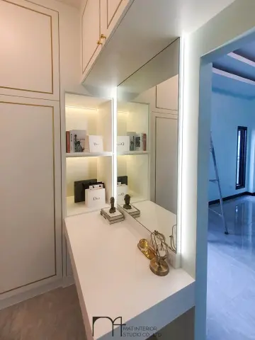 ห้องแต่งตัว · คุณเอมมี่ นางรอง